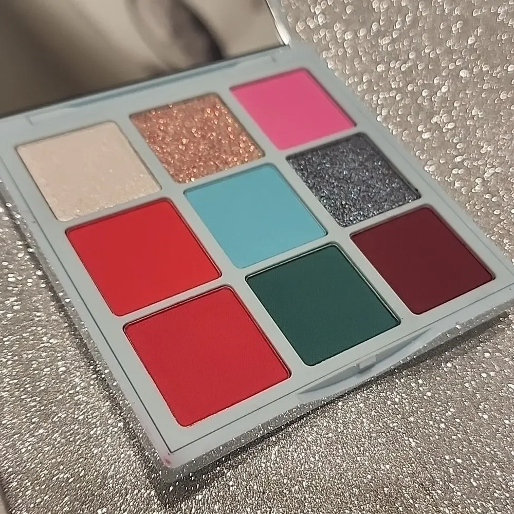 Kara‎ Beauty Laid Back Eyeshadow Palette